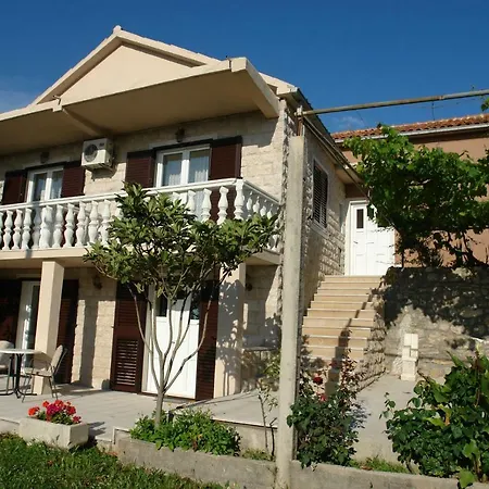 R&b Guest house *
