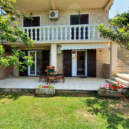 R&b Guest house *